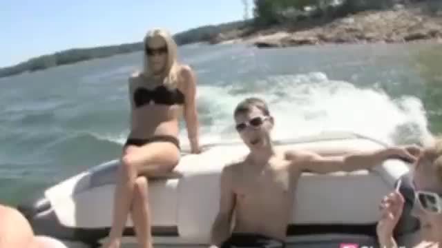 87-outdoors-boat-sex