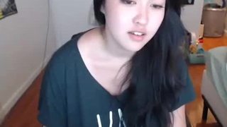 Curvy asian webcam slut masturbating